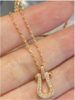 Collar de herradura de oro